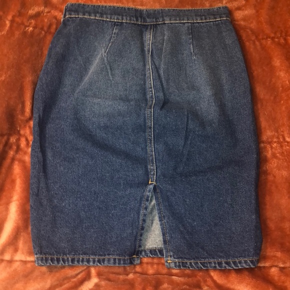 Distressed jean pencil skirt - Picture 2 of 3